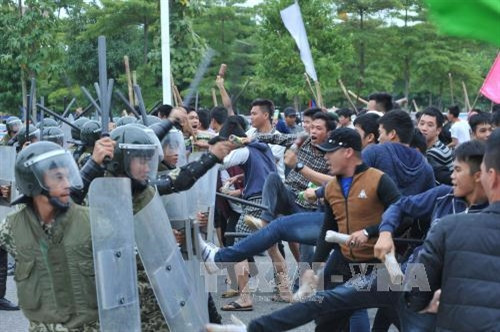 Xem đặc công Việt Nam diễn tập chống khủng bố, giải cứu con tin ảnh 3