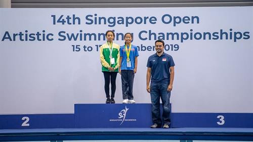 Phần thi giành huy chương bạc nhóm tuổi 11-12 Giải bơi nghệ thuật Singapore mở rộng lần thứ 14 của VĐV Huỳnh Vũ Nhu Giang. Ảnh: Fanpage Singapore Swimming Association
