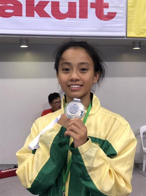 Phần thi giành huy chương bạc nhóm tuổi 11-12 Giải bơi nghệ thuật Singapore mở rộng lần thứ 14 của VĐV Huỳnh Vũ Nhu Giang. Ảnh: Fanpage Singapore Swimming Association