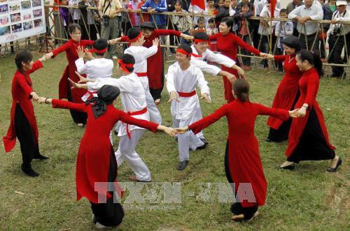 Hát Xoan Phú Thọ thuộc loại hình dân ca lễ nghi phong tục - hát cửa đình, với hình thức nghệ thuật đa yếu tố. Ảnh: Thanh Tùng-TTXVN