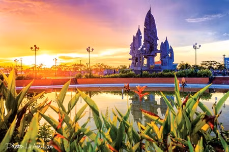 Buổi chiều bên tượng đài Khu Chiến thắng Chương Thiện. Buổi chiều bên tượng đài Khu Chiến thắng Chương Thiện.