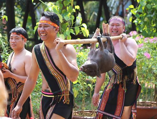 Đặc sắc Lễ cưới của người M’Nông khu vực Nam Tây Nguyên ảnh 7 Đặc sắc Lễ cưới của người M’Nông khu vực Nam Tây Nguyên ảnh 7
