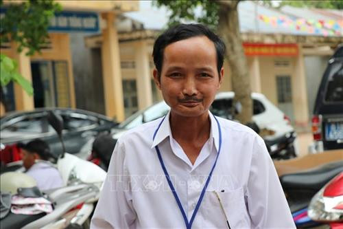 Thầy Trần Đăng Khoa, người thầy, người cha, của học trò nghèo xã Ia Tul, huyện Ia Pa. Ảnh: Hồng Điệp - TTXVN. Thầy Trần Đăng Khoa, người thầy, người cha, của học trò nghèo xã Ia Tul, huyện Ia Pa. Ảnh: Hồng Điệp - TTXVN.