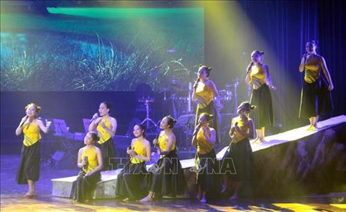 Chương trình nghệ thuật trong đêm khai mạc. Ảnh: Trịnh Bang Nhiệm - TTXVN Chương trình nghệ thuật trong đêm khai mạc. Ảnh: Trịnh Bang Nhiệm - TTXVN