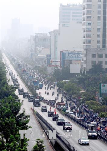 Đoàn xe tang di chuyển qua đường Cộng Hòa (quận Tân Bình, TP.HCM). Ảnh: Quang Nhựt - TTXVN