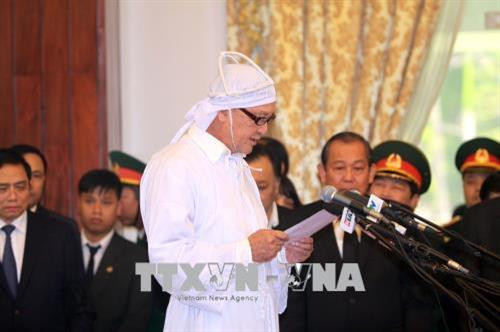 Đại diện gia đình nguyên Thủ tướng Phan Văn Khải đọc lời cảm tạ. Ảnh: Thanh Vũ - TTXVN