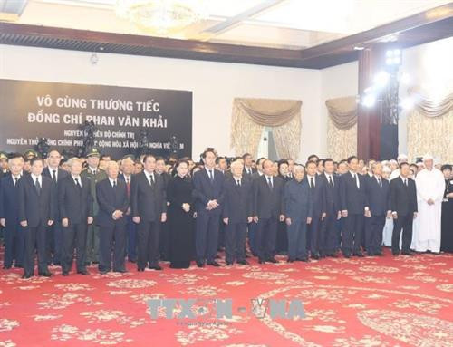Các đồng chí lãnh đạo Đảng, Nhà nước cùng các đại biểu trong nước và quốc tế dự Lễ truy điệu đồng chí Phan Văn Khải. Ảnh: Trí Dũng – TTXVN