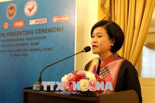 Bà Ureerat Rataprukse, Tổng lãnh sự Thái Lan phát biểu tại buổi lễ. Ảnh : Thế Anh-TTXVN