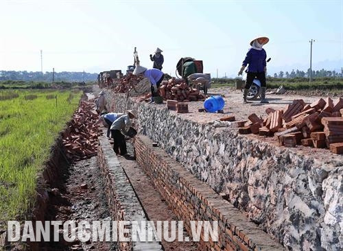 Đường giao thông nông thôn ở xã Song Phượng, huyện Đan Phượng khang trang, sạch đẹp. Ảnh: Vũ Sinh – DTMN Kiên cố hóa kênh mương và làm đường giao thông nội đồng ở xã Đốc Tín, huyện Mỹ Đức. Ảnh: Vũ Sinh – DTMN Trang trại trồng hoa Đan Hoài, thị trấn Phùng, huyện Đan Phượng được đầu tư sản xuất theo tiêu chí nông thôn mới. Ảnh: Vũ Sinh – DTMN Đường giao thông nông thôn ở xã Song Phượng, huyện Đan Phượng khang trang, sạch đẹp. Ảnh: Vũ Sinh – DTMN Kiên cố hóa kênh mương và làm đường giao thông nội đồng ở xã Đốc Tín, huyện Mỹ Đức. Ảnh: Vũ Sinh – DTMN Trang trại trồng hoa Đan Hoài, thị trấn Phùng, huyện Đan Phượng được đầu tư sản xuất theo tiêu chí nông thôn mới. Ảnh: Vũ Sinh – DTMN