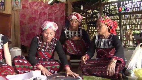 Để thay đổi thân phận của người phụ nữ dân tộc thiểu số, trước hết phải bắt đầu từ việc tạo sinh kế, cải thiện cuộc sống. Ảnh: laocaitv.vn Để thay đổi thân phận của người phụ nữ dân tộc thiểu số, trước hết phải bắt đầu từ việc tạo sinh kế, cải thiện cuộc sống. Ảnh: laocaitv.vn