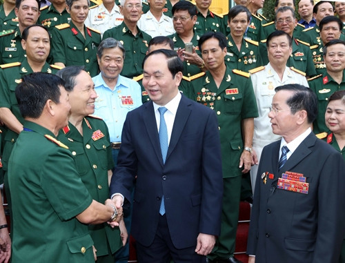 Chủ tịch nước Trần Đại Quang gặp mặt thân mật các đại biểu là cựu chiến binh, Anh hùng Lực lượng vũ trang nhân dân, Anh hùng Lao động thời kỳ đổi mới, doanh nhân cựu chiến binh tiêu biểu cả nước, chiều 16/7. Ảnh: Nhan Sáng-TTXVN