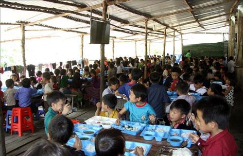 Học sinh dân tộc Mảng được đến trường và được nuôi ăn, ở Ảnh: Việt Hoàng - TTXVN Học sinh dân tộc Mảng được đến trường và được nuôi ăn, ở Ảnh: Việt Hoàng - TTXVN