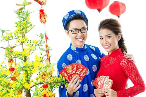 Ở Việt Nam, mỗi độ Tết đến Xuân về, không khó để nhận ra sắc đỏ luôn là tông màu chủ đạo trong việc trang trí nhà cửa, trang phục cũng như các món ăn