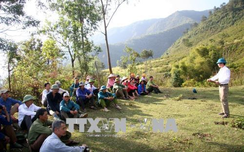 Tuyên truyền công tác phòng cháy chữa cháy rừng tại bản Co Phày. Ảnh: Việt Hoàng – TTXVN Tuyên truyền công tác phòng cháy chữa cháy rừng tại bản Co Phày. Ảnh: Việt Hoàng – TTXVN