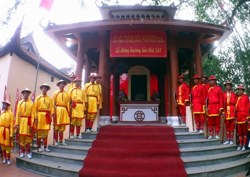 Bia tưởng niệm Anh hùng Hoàng Công Chất. Ảnh: Chu Quốc Hùng – TTXVN