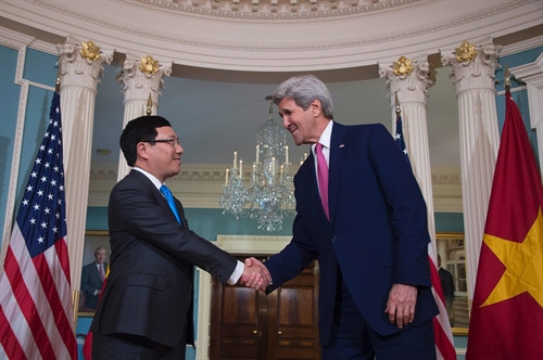 Phó Thủ tướng, Bộ trưởng Ngoại giao Phạm Bình Minh (trái) hội đàm với Ngoại trưởng Mỹ John Kerry ( phải). AFP/ TTXVN