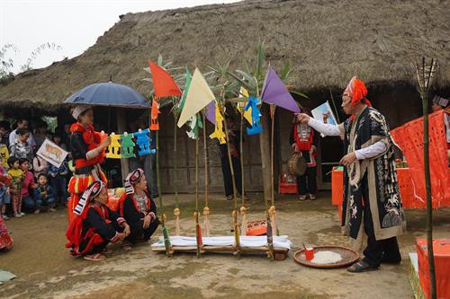 Tại không gian Làng văn hóa - Du lịch các dân tộc Việt Nam thường xuyên tái hiện các lễ hội độc đáo của đồng bào các dân tộc. Ảnh: Hoàng Tâm