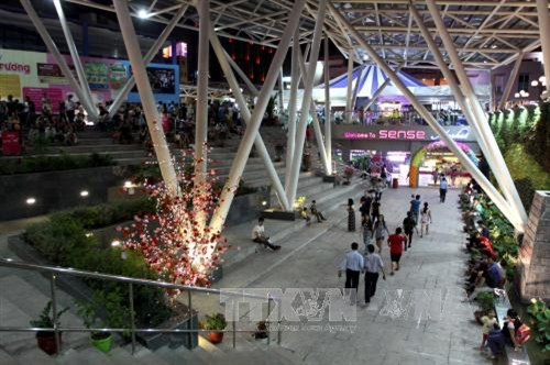 Một góc Chợ ẩm thực và mua sắm hiện đại Sense Market. Ảnh: Thanh Vũ - TTXVN