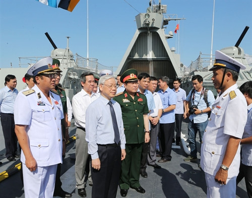 Tổng Bí thư Nguyễn Phú Trọng thăm Tàu hộ vệ tên lửa Lý Thái Tổ. Ảnh: Trí Dũng- TTXVN Tổng Bí thư Nguyễn Phú Trọng thăm Tàu hộ vệ tên lửa Lý Thái Tổ. Ảnh: Trí Dũng- TTXVN
