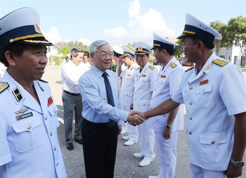 Tổng Bí thư Nguyễn Phú Trọng với cán bộ, chỉ huy các đơn vị Hải quân. Ảnh: Trí Dũng- TTXVN Tổng Bí thư Nguyễn Phú Trọng với cán bộ, chỉ huy các đơn vị Hải quân. Ảnh: Trí Dũng- TTXVN