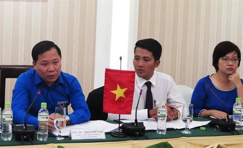 Ông Nguyễn Phi Long, Bí thư BCH Trung ương Đoàn, Chủ tịch Hội LHTN Việt Nam giới thiệu một số kết quả nổi bật và những chương trình hoạt động mới của Hội LHTN Việt Nam trong thời gian qua, đặc biệt là các chương trình khởi nghiệp, tình nguyện…