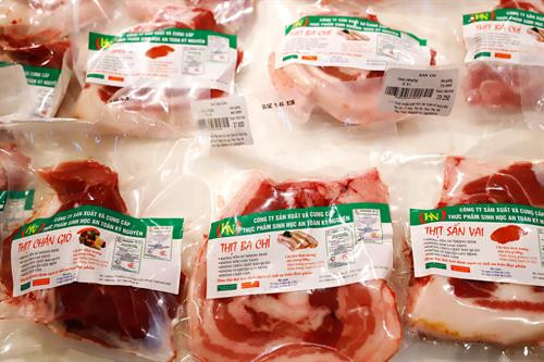 Một số sản phẩm nông sản thực phẩm tiểu biểu của Hà Nội được trưng bày tại hội nghị.