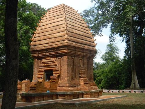 Tháp Chăm Yang Prông (xã Ea Rốk, huyện Ea Súp, Đắk Lắk). Tháp Chăm Yang Prông (xã Ea Rốk, huyện Ea Súp, Đắk Lắk).