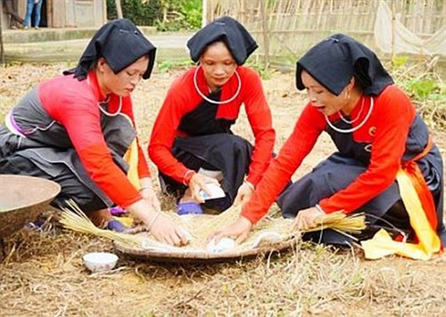 Phụ nữ Sán Chay. Ảnh: internet