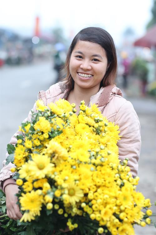 Nghề trồng hoa tạo việc làm thường xuyên cho hàng nghìn lao động địa phương. Nghề trồng hoa tạo việc làm thường xuyên cho hàng nghìn lao động địa phương.