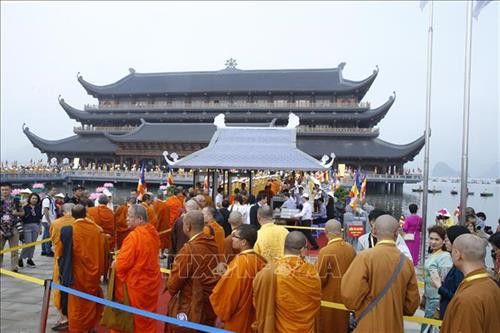 Tăng, ni, Phật tử, đại biểu quốc tế đến dự khai mạc Đại lễ Phật đản Liên hợp quốc lần thứ 16 - Vesak 2019. Ảnh: Lâm Khánh - TTXVN Tăng, ni, Phật tử, đại biểu quốc tế đến dự khai mạc Đại lễ Phật đản Liên hợp quốc lần thứ 16 - Vesak 2019. Ảnh: Lâm Khánh - TTXVN