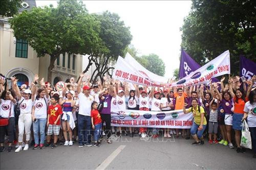 Đông đảo các tổ chức, người dân Thủ đô tham dự Lễ phát động. Ảnh: Minh Quyết - TTXVN Đông đảo các tổ chức, người dân Thủ đô tham dự Lễ phát động. Ảnh: Minh Quyết - TTXVN