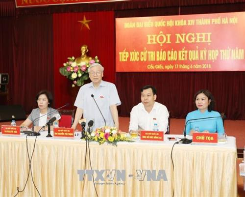 Tổng Bí thư Nguyễn Phú Trọng phát biểu tại buổi tiếp xúc cử tri quận Cầu Giấy. Ảnh: Trí Dũng –TTXVN