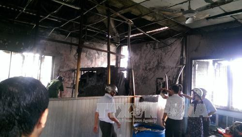 Hiện trường vụ cháy Trường THCS Trần Quốc Tuấn. Ảnh: Mạnh Linh – TTXVN