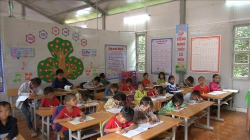 Phòng ở bán trú được sử dụng để làm phòng học tại trường Phổ thông Dân tộc bán trú tiểu học Nậm Ty, huyện Sông Mã. Ảnh: Hữu Quyết – TTXVN Phòng ở bán trú được sử dụng để làm phòng học tại trường Phổ thông Dân tộc bán trú tiểu học Nậm Ty, huyện Sông Mã. Ảnh: Hữu Quyết – TTXVN