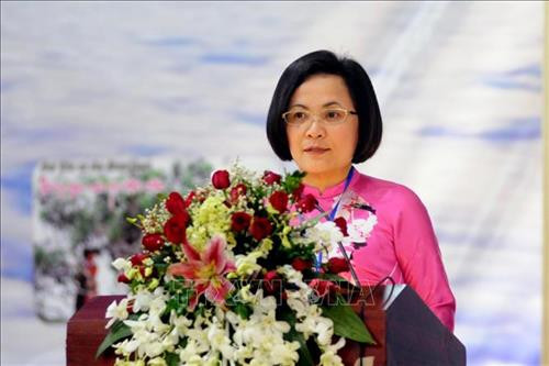 PGS, TS Lê Thị Thục, Phó Giám đốc Học viện Chính trị khu vực 1 (Học viện Chính trị Quốc gia Hồ Chí Minh) phát biểu tại hội thảo. Ảnh: Quang Quyết-TTXVN