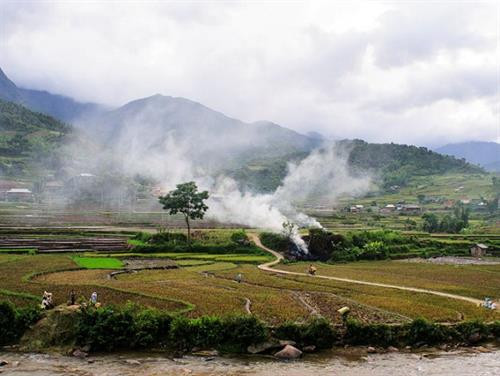 Bản Mù thật đẹp trong buổi sớm. Bản Mù thật đẹp trong buổi sớm.