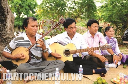 Một buổi sinh hoạt của Câu lạc bộ Đờn ca tài tử xã Vĩnh Trạch Đông, thành phố Bạc Liêu (Bạc Liêu)