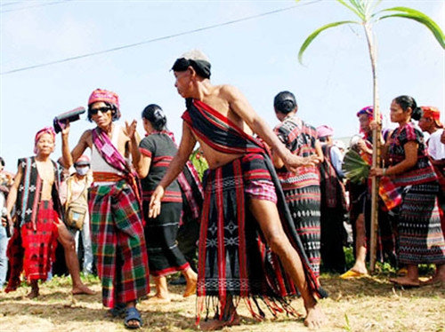 Một lễ hội truyền thống của người Tà Ôi. Ảnh:internet Một lễ hội truyền thống của người Tà Ôi. Ảnh:internet