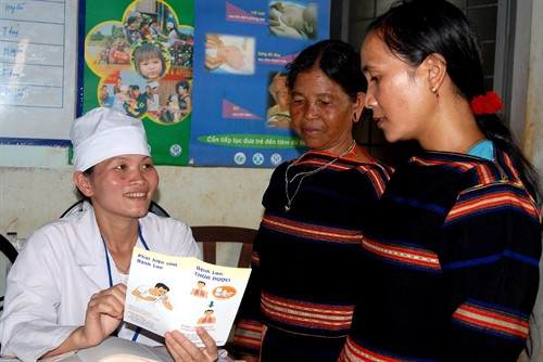Hướng dẫn đồng bào phòng chống bệnh lao. Hướng dẫn đồng bào phòng chống bệnh lao.