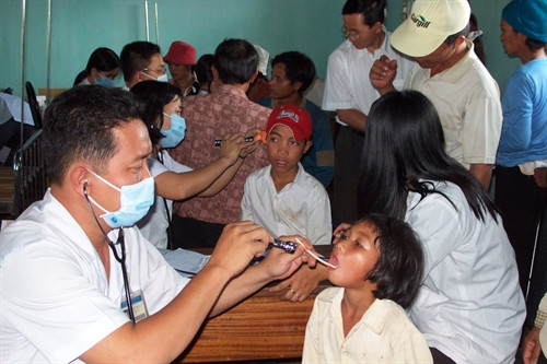 Nhờ chất lượng khám, chữa bệnh được nâng lên, đồng bào đến với các trạm y tế xã ngày càng tăng.