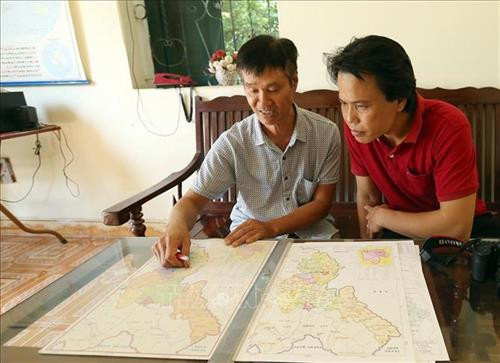 Cán bộ Trạm địa chấn Điện Biên xác định tọa độ xảy ra trận động đất. Ảnh: Phan Tuấn Anh - TTXVN Cán bộ Trạm địa chấn Điện Biên xác định tọa độ xảy ra trận động đất. Ảnh: Phan Tuấn Anh - TTXVN