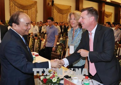 Thủ tướng Nguyễn Xuân Phúc và các đại biểu tham dự hội nghị. Ảnh: Thống Nhất – TTXVN Thủ tướng Nguyễn Xuân Phúc và các đại biểu tham dự hội nghị. Ảnh: Thống Nhất – TTXVN