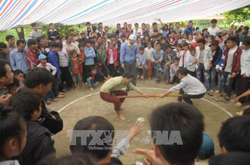 Nhiều hoạt động vui, chơi diễn ra tại Ngày hội Đại đoàn kết toàn dân tộc. Ảnh: Hồng Ninh -TTXVN Nhiều hoạt động vui, chơi diễn ra tại Ngày hội Đại đoàn kết toàn dân tộc. Ảnh: Hồng Ninh -TTXVN
