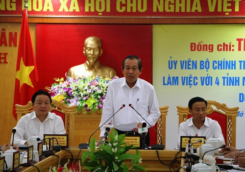 Phó Thủ tướng Chính phủ Trương Hòa Bình phát biểu tại buổi làm việc. Ảnh: Hoàng Ngà – TTXVN Phó Thủ tướng Chính phủ Trương Hòa Bình phát biểu tại buổi làm việc. Ảnh: Hoàng Ngà – TTXVN