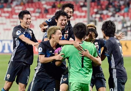 Các cầu thủ U19 Nhật Bản mừng chiến thắng sau trận đấu. Kyodo/TTXVN
