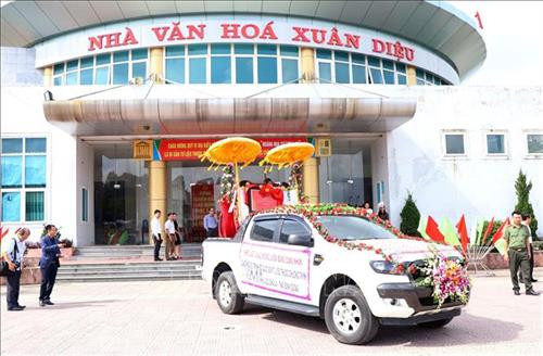 Chính quyền và dòng họ Nguyễn Huy tổ chức rước Bằng công nhận di sản Thế giới về xã Trường Lộc. Ảnh: Công Tường-TTXVN Chính quyền và dòng họ Nguyễn Huy tổ chức rước Bằng công nhận di sản Thế giới về xã Trường Lộc. Ảnh: Công Tường-TTXVN