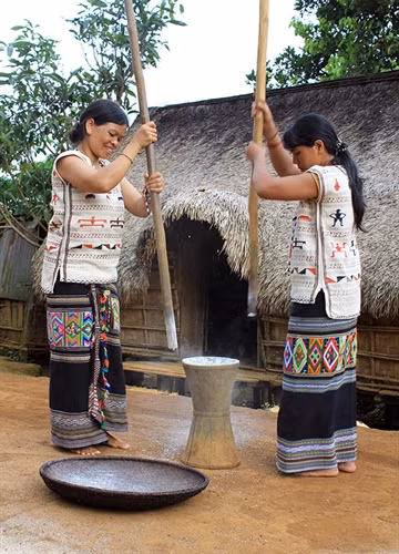 Trang phục của phụ nữ Mạ (Lâm Đồng)