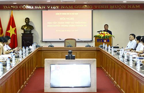 Đồng chí Nguyễn Hoài Dương, Phó Bí thư Đảng ủy, Phó Tổng Giám đốc Thông tấn xã Việt Nam phát biểu khai mạc hội nghị. Ảnh: An Đăng - TTXVN Đồng chí Nguyễn Hoài Dương, Phó Bí thư Đảng ủy, Phó Tổng Giám đốc Thông tấn xã Việt Nam phát biểu khai mạc hội nghị. Ảnh: An Đăng - TTXVN