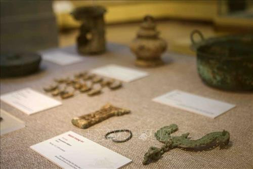 Hiện vật được trưng bày. Ảnh: Thanh Tùng-TTXVN Hiện vật được trưng bày. Ảnh: Thanh Tùng-TTXVN