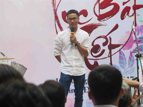 Nhà thơ Nguyễn Phong Việt phát biểu tại buổi tổng kết. Ảnh: Yến Thanh - DT&MN/TTXVN. Nhà thơ Nguyễn Phong Việt phát biểu tại buổi tổng kết. Ảnh: Yến Thanh - DT&MN/TTXVN.